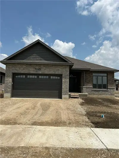 1025 HOOD Street, North Perth, ON N4W 0K4