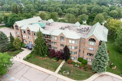 30 Front Street 206, Stratford, ON N5A 7S3