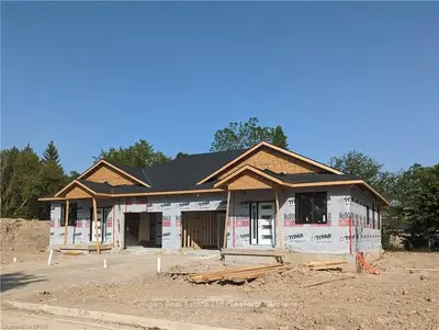 46 ROBERTS Street, Huron East, ON N0K 1W0