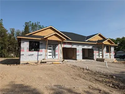 44 ROBERTS Street, Huron East, ON N0K 1W0