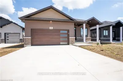 151 Grassland Grove, Chatham-Kent, ON N7M 0S5