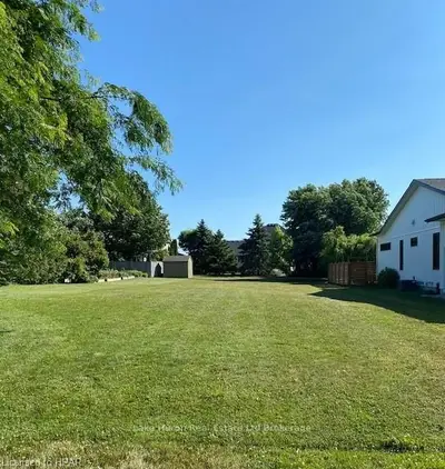 4 JOWETT'S GROVE ROAD Road, Bluewater, ON N0M 1G0
