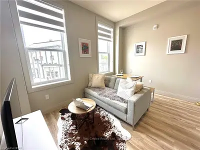 60 WELLINGTON Street 8, Stratford, ON N5A 2L2