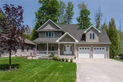 52 NORTH Street, Huron East, ON N0K 1W0