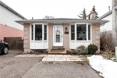 7 OLYMPIC Crescent, London North, ON N6G 4A1