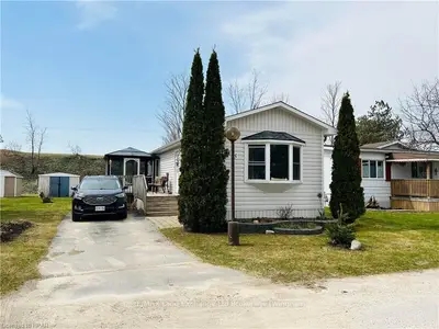 35 Briarwood Crescent, North Huron, ON N0G 2W0