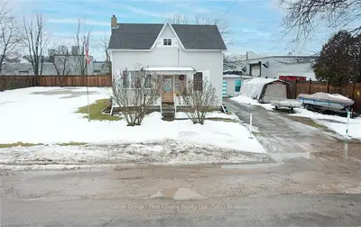 45 MODERWELL Street, Stratford, ON N5A 1T6