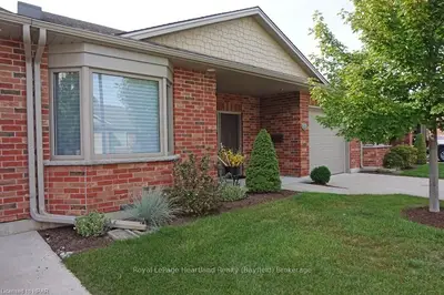 12 BAYFIELD MEWS Lane, Bluewater, ON N0M 1G0