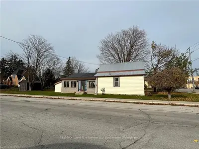21 Peter Street S, Brockton, ON N0G 2V0