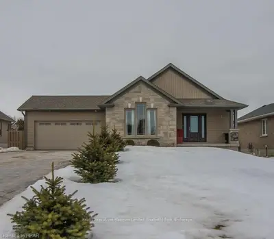 158 Sparling Street, Huron East, ON N0K 1W0