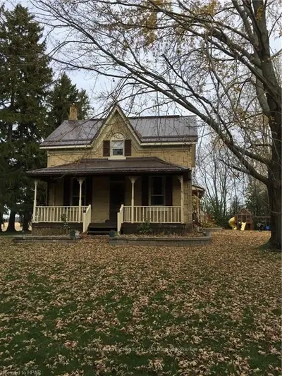 43082 Staffa Road, Huron East, ON N0M 2E0