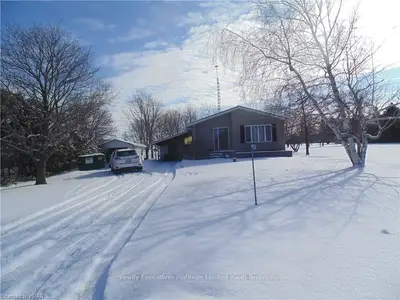 83042 Corrins Line, Ashfield-Colborne-Wawanosh, ON N7A 3Y3