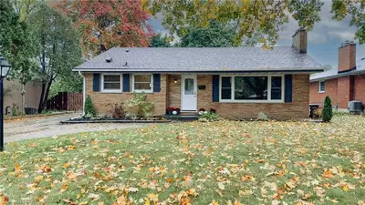423 SCENIC Drive, London South, ON N5Z 3A9