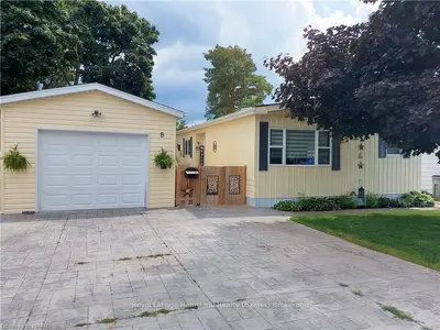 8 VELMA Street, Strathroy-Caradoc, ON N7G 3L3