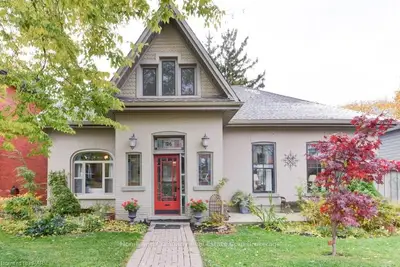 26 Daly Avenue, Stratford, On N5a 1b8