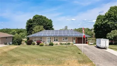 32 HILLCREST ST W Street, South Bruce, ON N0G 2S0