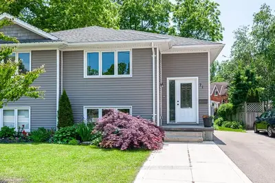 71 RAILWAY Avenue, Stratford, ON N5A 2H9