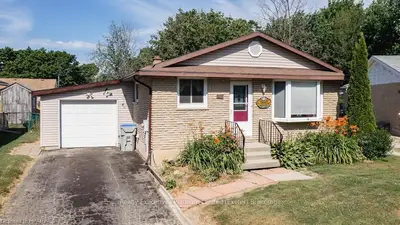 94 VICTORIA Boulevard, Huron East, ON N0M 1L0
