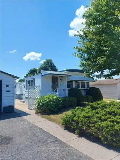 10 STEWART Street, Strathroy-Caradoc, ON N7G 3K8