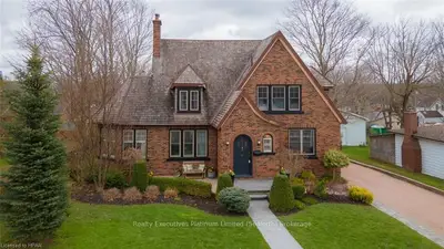 84 Victoria Street, Huron East, On N0k 1w0