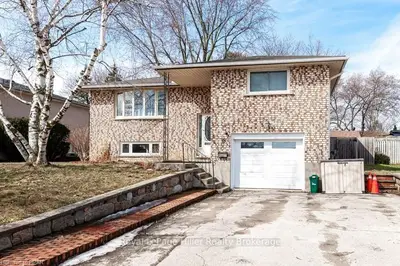 18 MAYBERRY Place, Stratford, ON N5A 6Z7