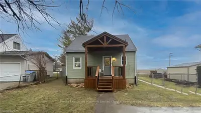 18 QUEBEC Road, Huron East, ON N0M 1L0