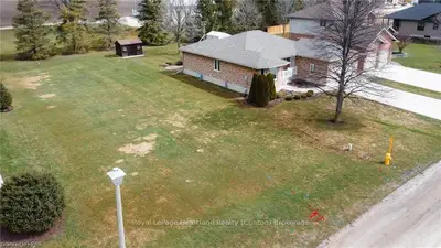 25 BRIAR HILL Road, Huron East, ON N0K 1W0