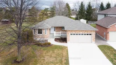 25 BRIARHILL Road, Huron East, ON N0K 1W0
