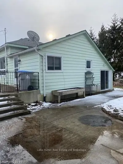 25 THOMPSON Street, Huron East, ON N0K 1G0