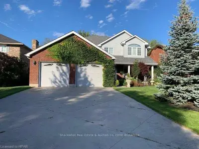54 CRAWFORD Street, Stratford, ON N5A 5Y4