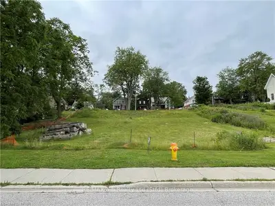72 DALY Street 4, Stratford, ON N5A 1B8