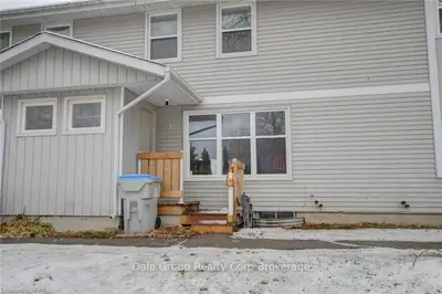 3 ST CHARLES Place 3, Huron East, ON N0M 1L0