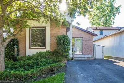 10 ALDERSBROOK Crescent, London North, ON N6G 3R3