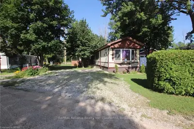 75049 HENSALL RD # 7 FIRST Avenue, Huron East, ON N0K 1W0