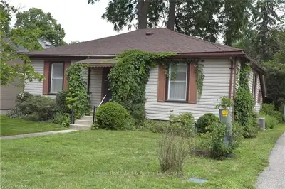 17 ST JOHN ST E Street S, St. Marys, ON N0M 2G0