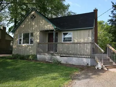 2568 QUEEN Street, Strathroy-Caradoc, ON N0L 1W0