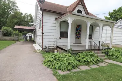 15 CENTRE Street, Huron East, ON N0K 1W0