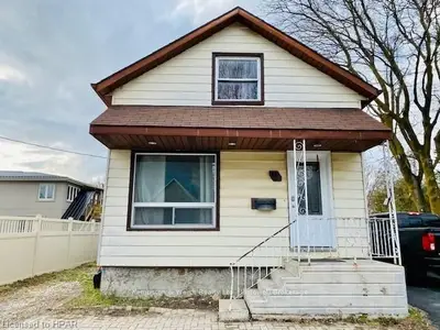 147 LIVINGSTONE Avenue N, North Perth, ON N4W 1P6