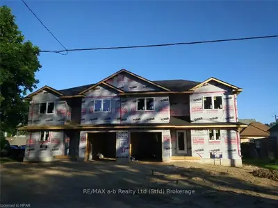 10 Cedar Street N B, Stratford, On N5a 0h5