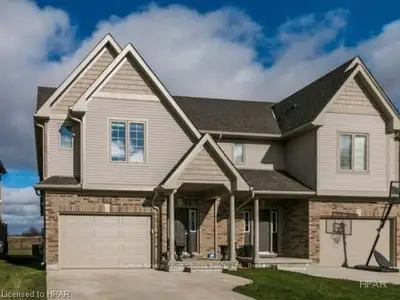 40 Brown Street, Stratford, On N5a 0b8