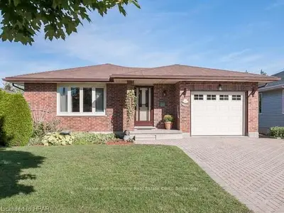 220 John Street S, Stratford, On N5a 7t3