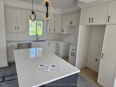 766 Campbell Avenue, Kincardine, On N2z 1w1