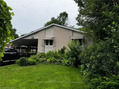 Detached in Owen Sound