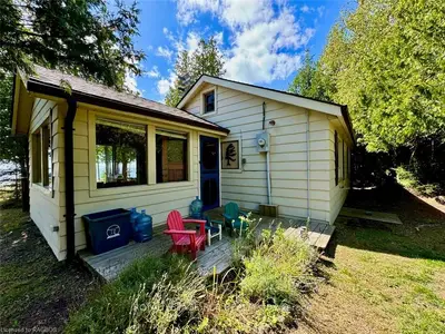 Detached in Northern Bruce Peninsula