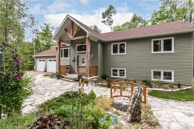 Detached in South Bruce Peninsula