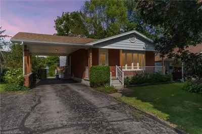 Detached in Owen Sound
