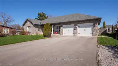 Detached in Owen Sound