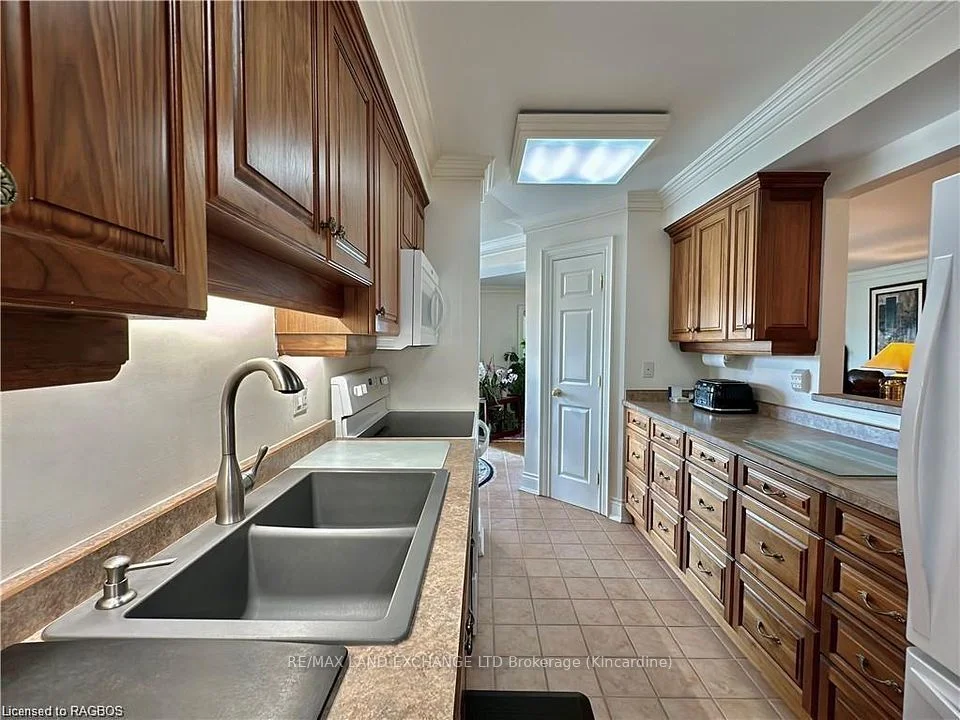 200 HARBOUR Street 109, Kincardine, ON N2Z 2X9