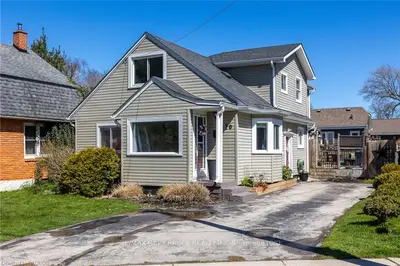 Detached in Owen Sound