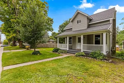Detached in Grey Highlands
